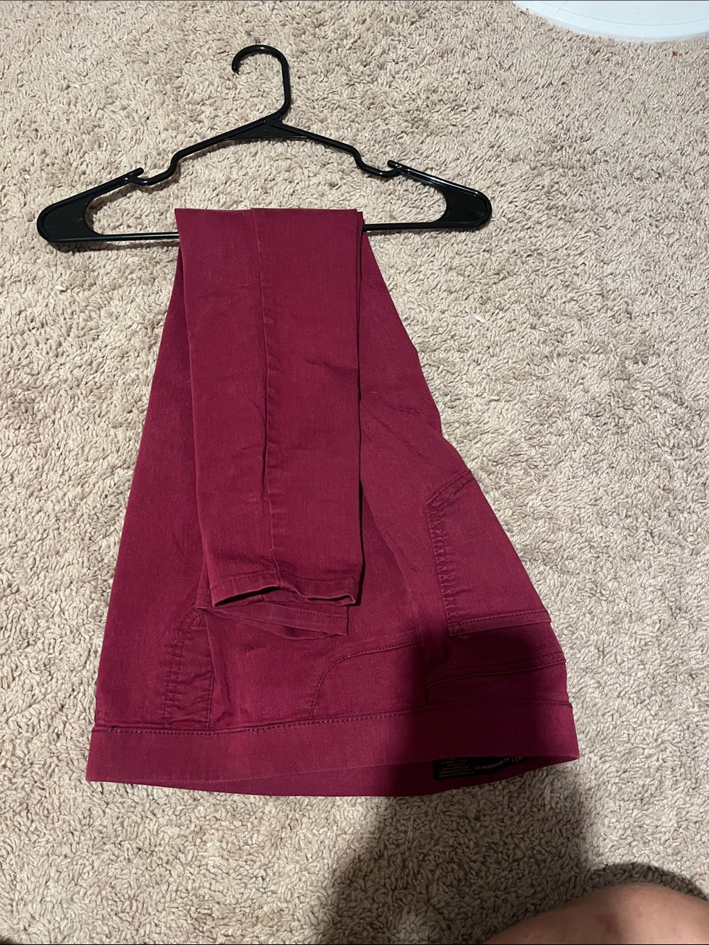 No Boundaries Women's Cropped Ankle Jeans in Berry Wine